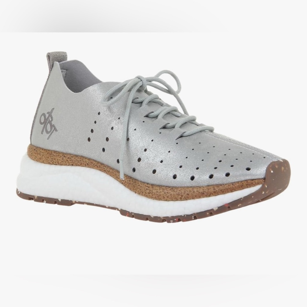 OTBT Alstead Perforated Sneakers Silver 9.5 — Lightweight Travel Shoe